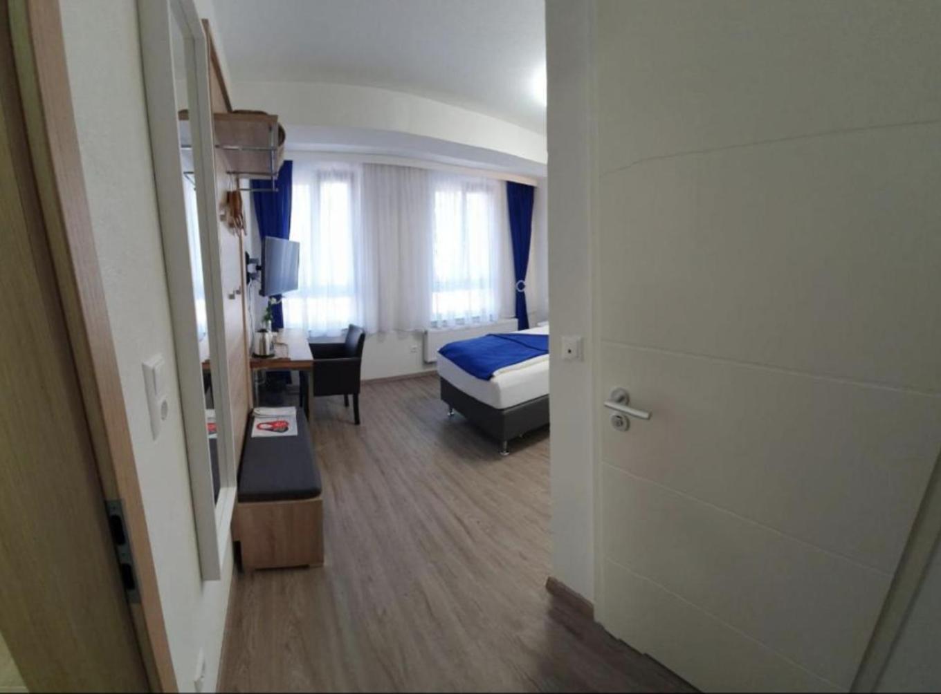 Stadthotel Am Adenauerplatz Марктхайденфельд Экстерьер фото